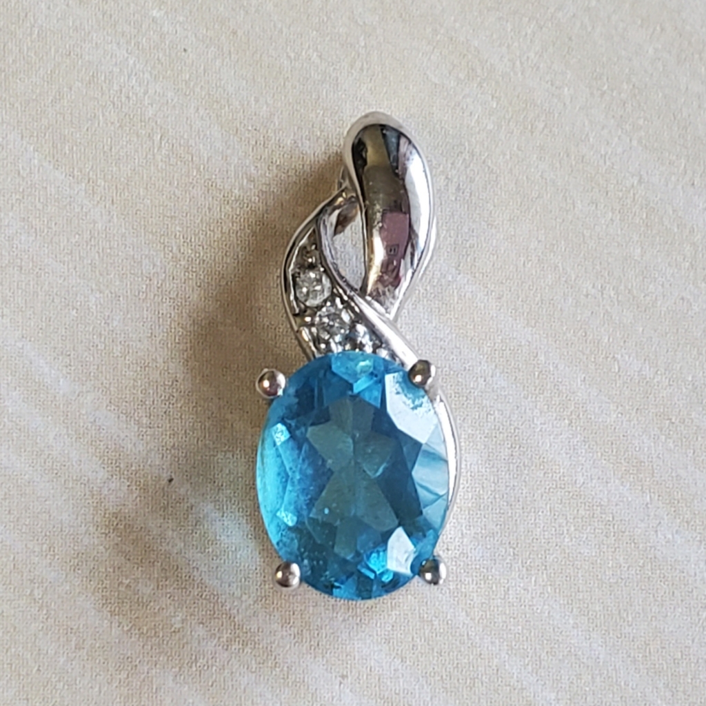 Stunning Blue Topaz And White Gold Pendant